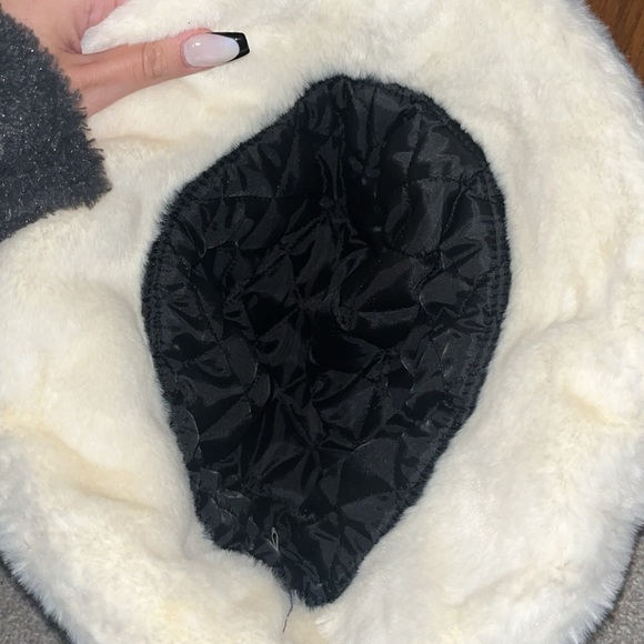 Fuzzy hat - Picture 2 of 2